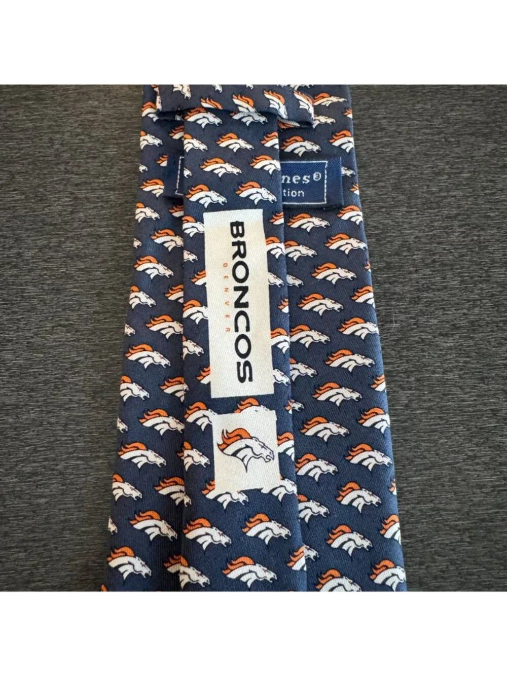 Vineyard Vines Custom Collection NFL Broncos Denver 100% Silk Tie Hand Made USA